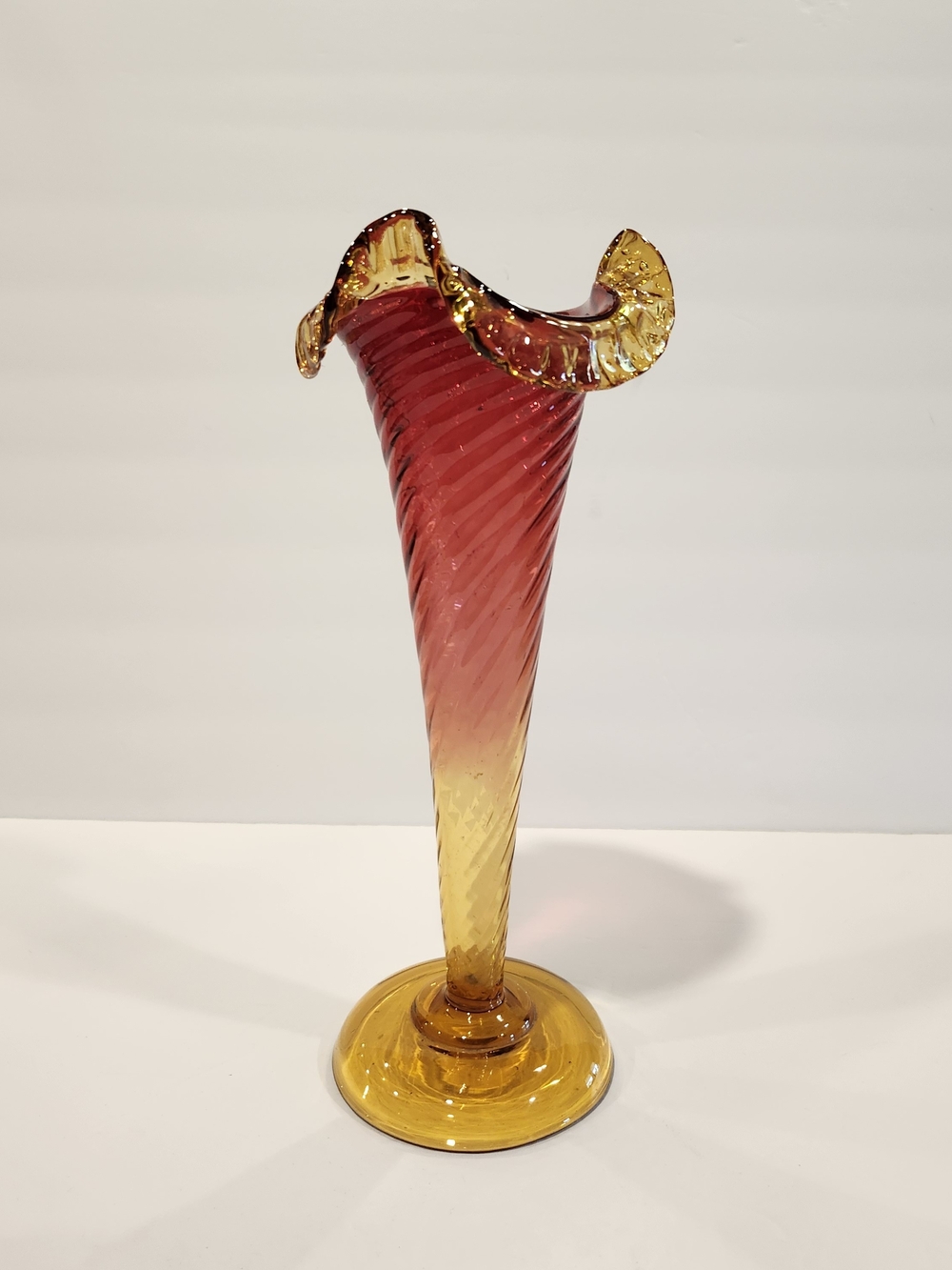 Vintage cranberry amberina trumpet vase with ruffled rim and swirl pattern - Picture 2 of 8